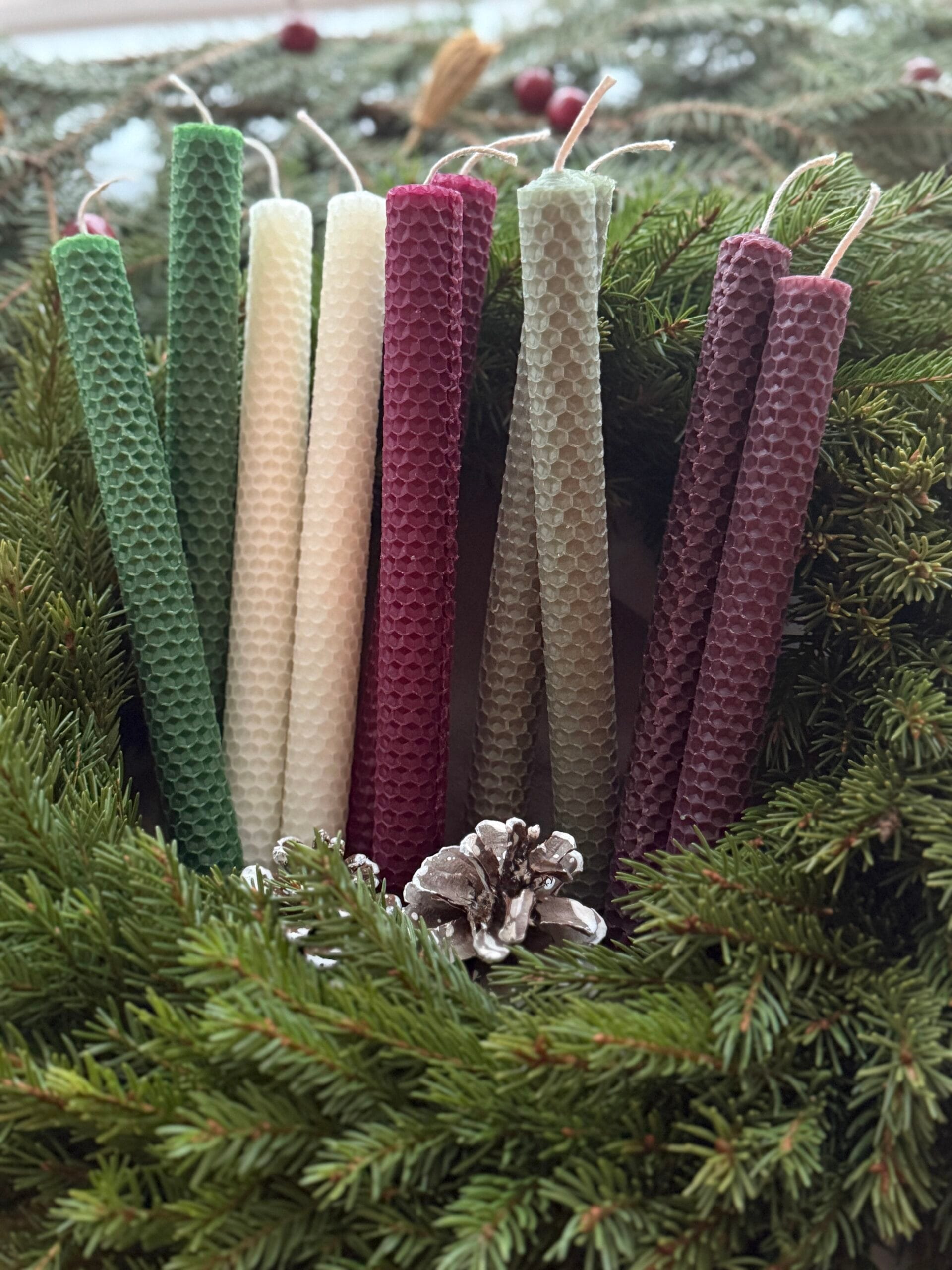 Kotimaiset mehiläisvahakynttilät